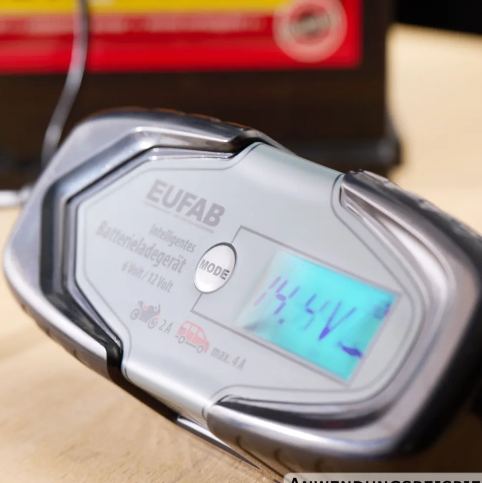 Batterieladegerät 6 V und 12 V mit Klemmen und Schnellkontaktkabel