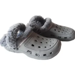 Clogs Größe 36 bis 45 aus Kunststoff in verschiedenen Farben mit Fell