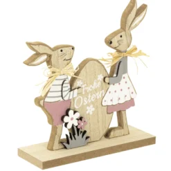 Deko-Osterhasen mit Osterei