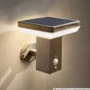 LED Solar Wandleuchte eckig 4,4 W in silber mit Bewegungsmelder