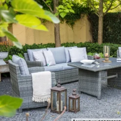 Lounge-Set Dining