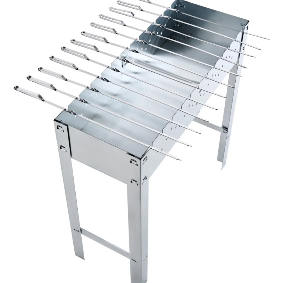Schaschlikgrill mit Grillspießen