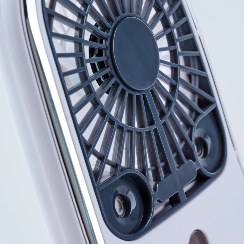 Tragbarer USB-Mini-Ventilator mit Nebelfunktion 5V